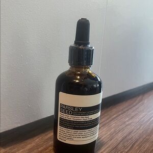 Parsley seed antioxidant serum